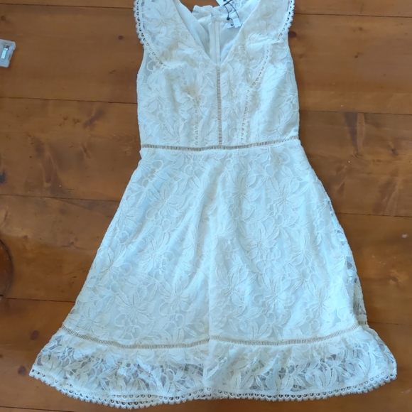 NWT BB Dakota White Lace dress - Picture 2 of 5